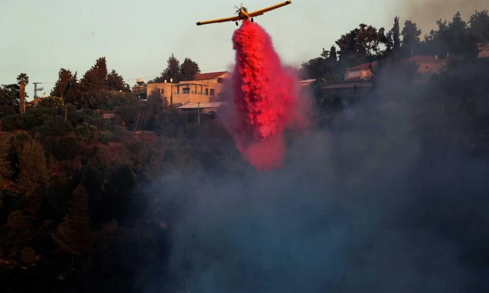 Πυροσβέστες εκκενώνουν πόλεις έξω από την Ιερουσαλήμ λόγω της μεγάλης φωτιάς